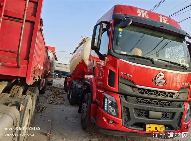 出售乘龙水泥罐车