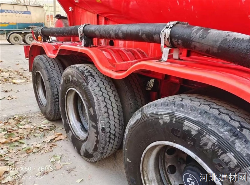 出售乘龙水泥罐车