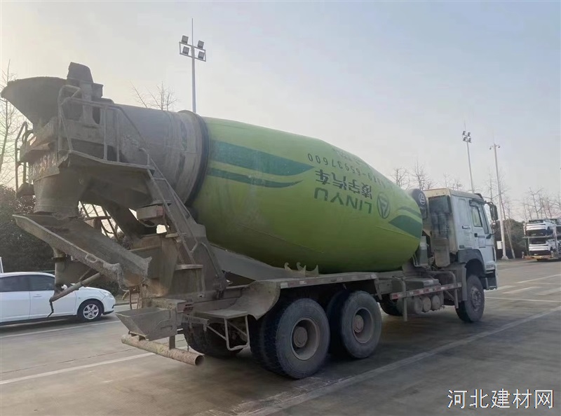出售豪沃搅拌车